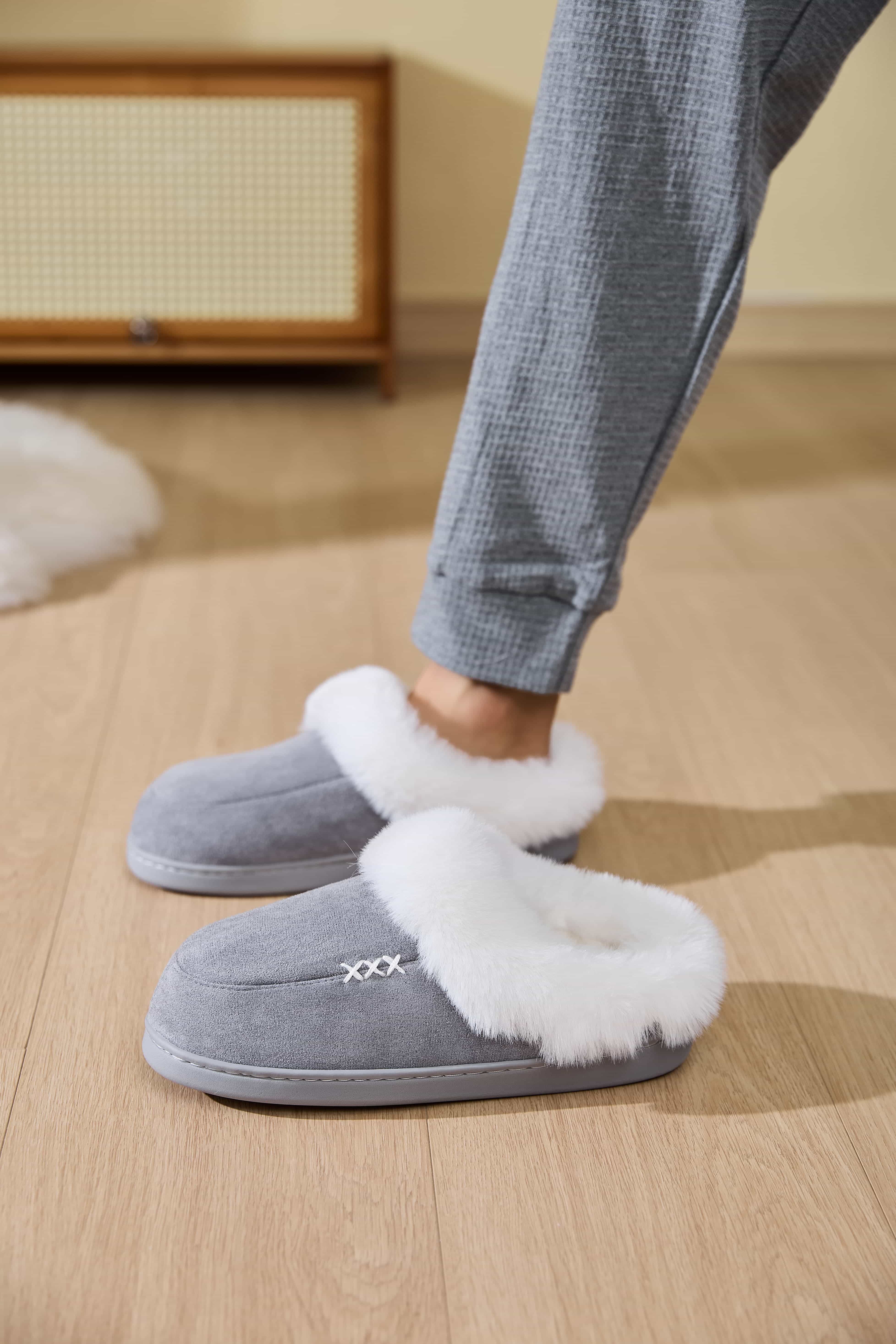 Fluff Trim Round Toe Flat Slippers.