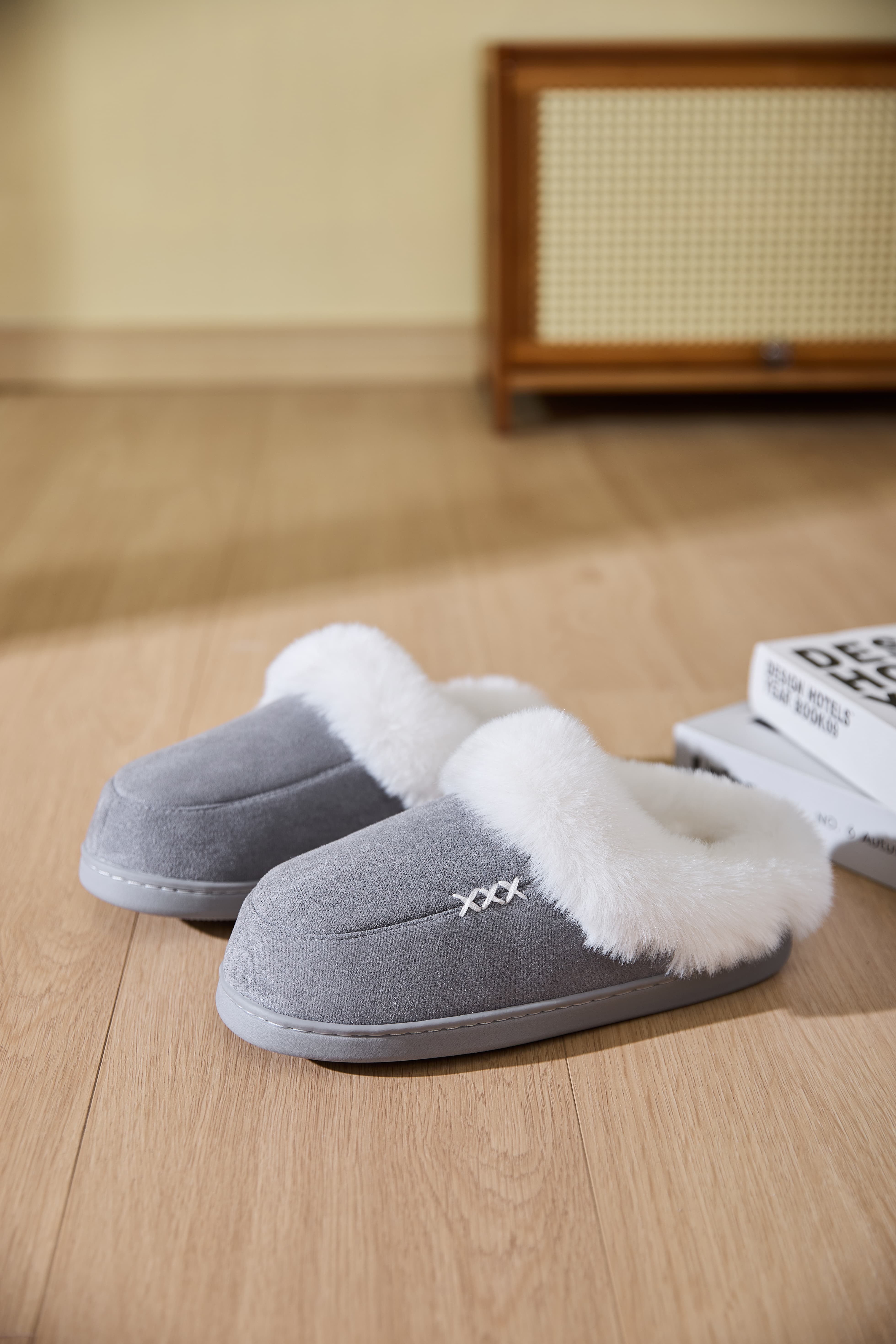 Fluff Trim Round Toe Flat Slippers.