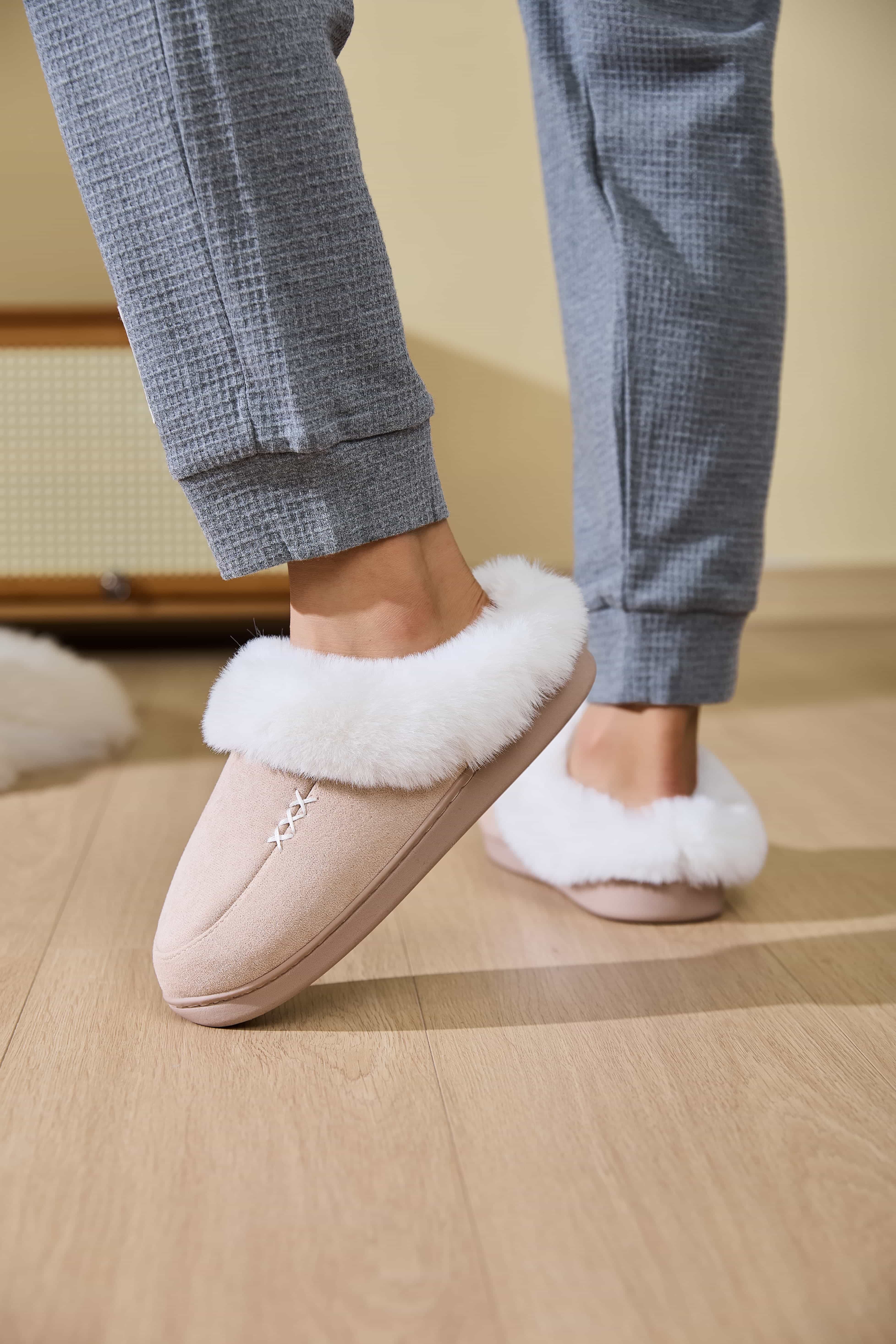 Fluff Trim Round Toe Flat Slippers.