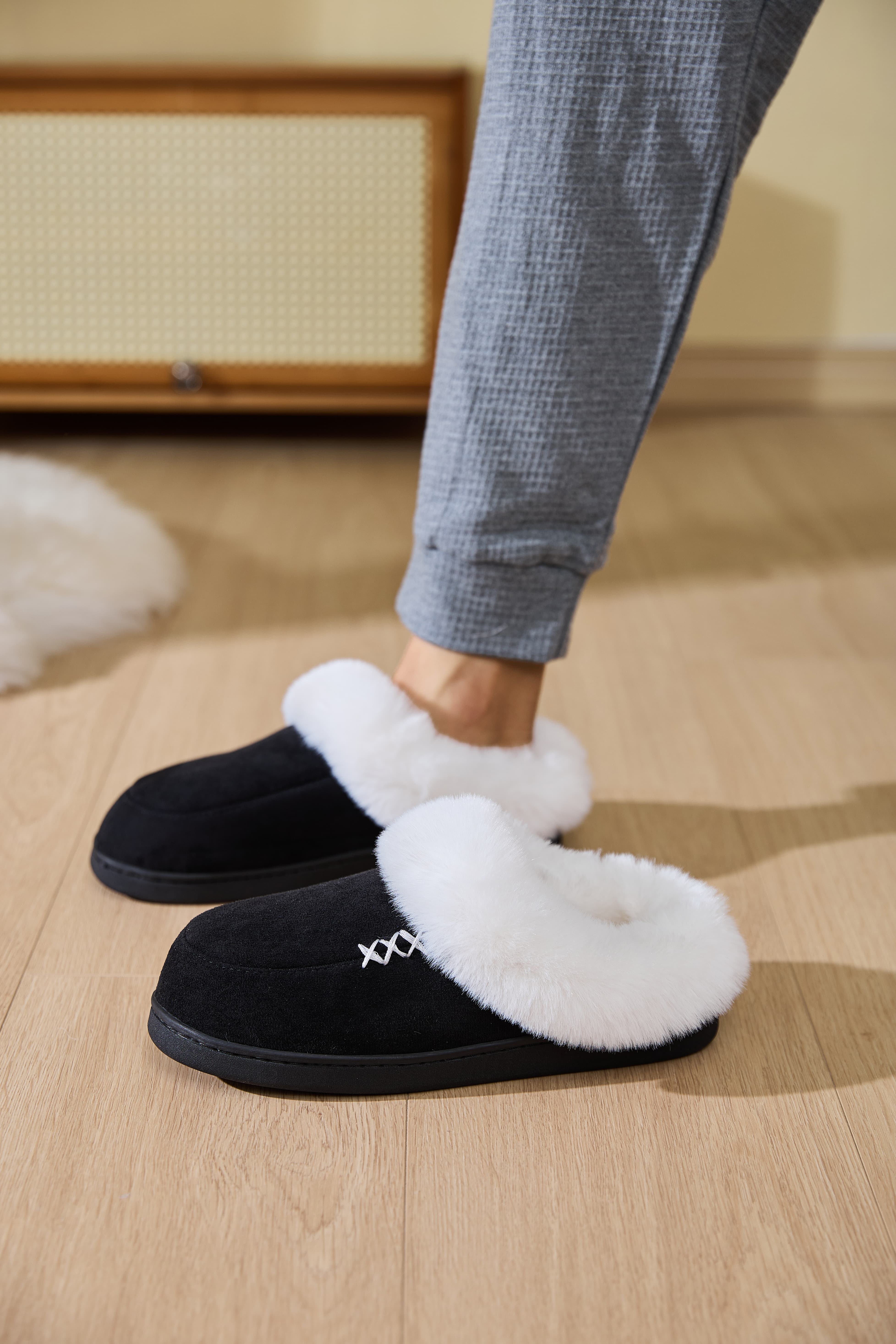 Fluff Trim Round Toe Flat Slippers.