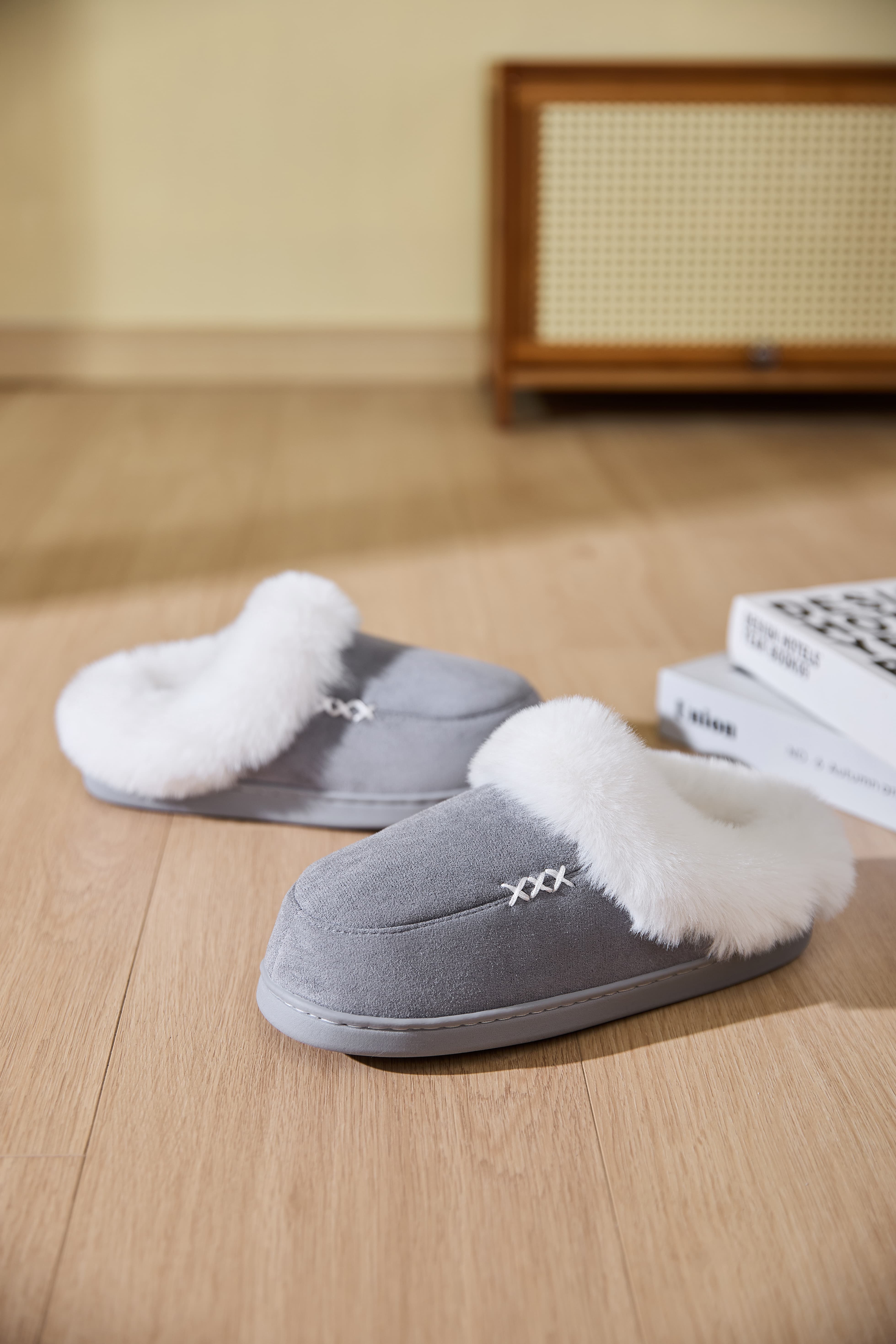 Fluff Trim Round Toe Flat Slippers.