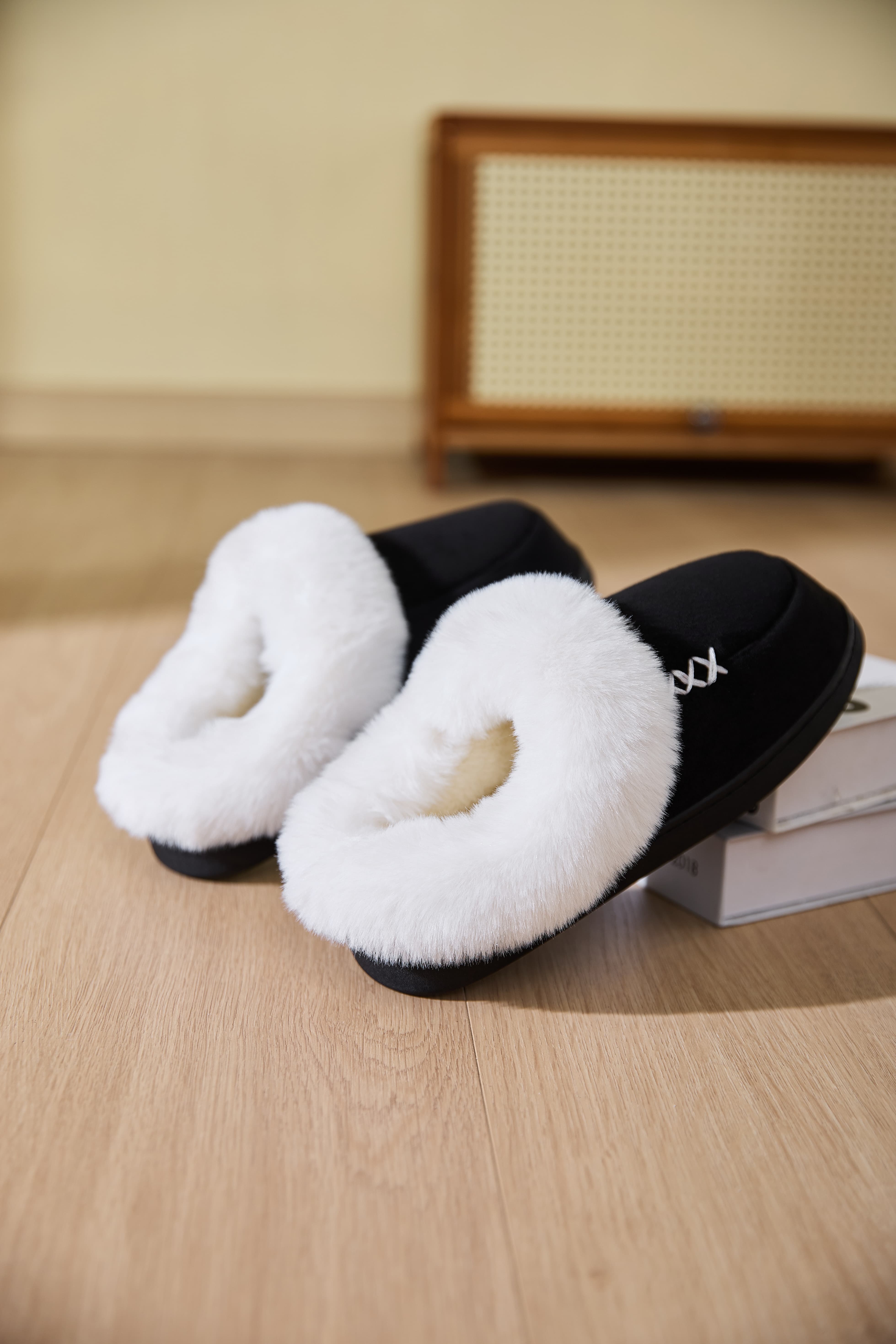 Fluff Trim Round Toe Flat Slippers.