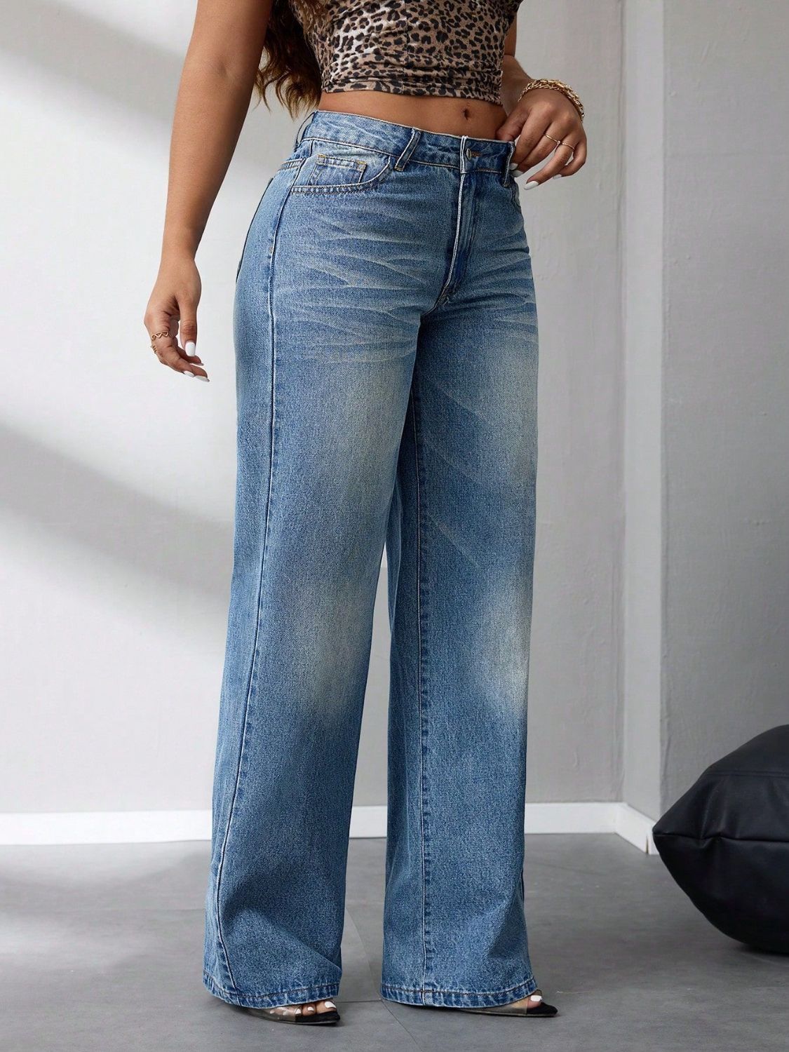 Wide Leg Jeans with Pockets.