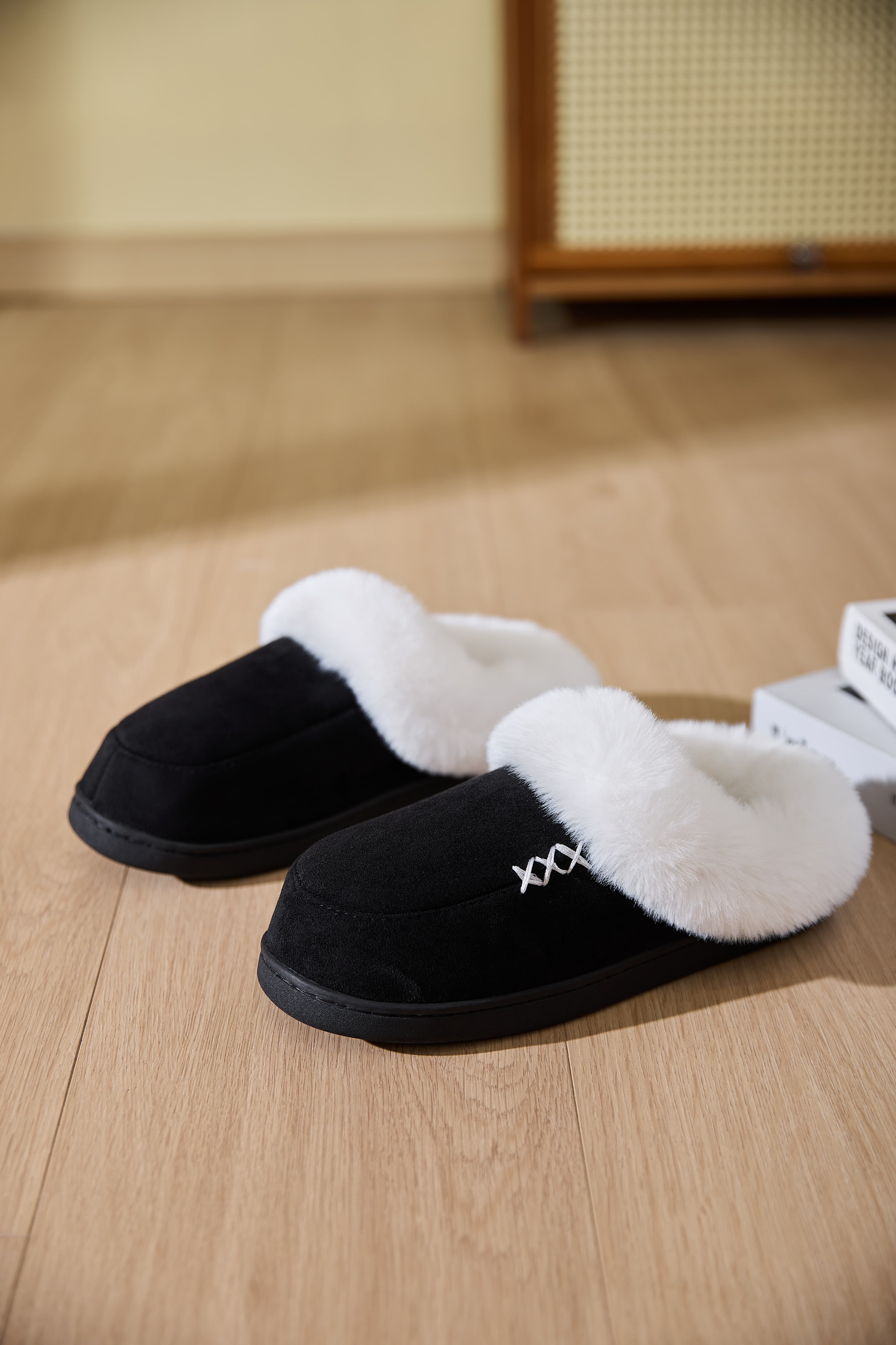 Fluff Trim Round Toe Flat Slippers.