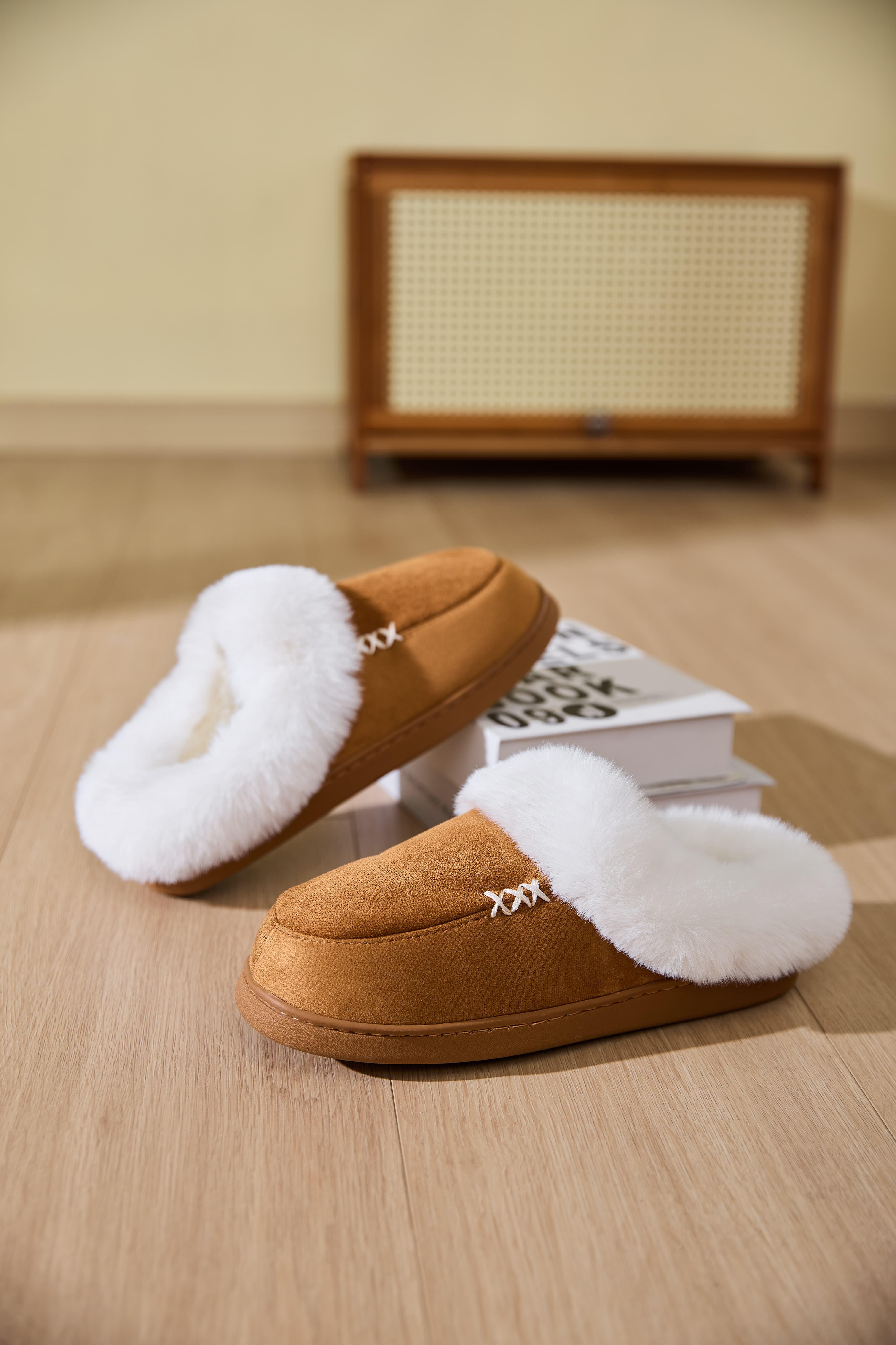 Fluff Trim Round Toe Flat Slippers.
