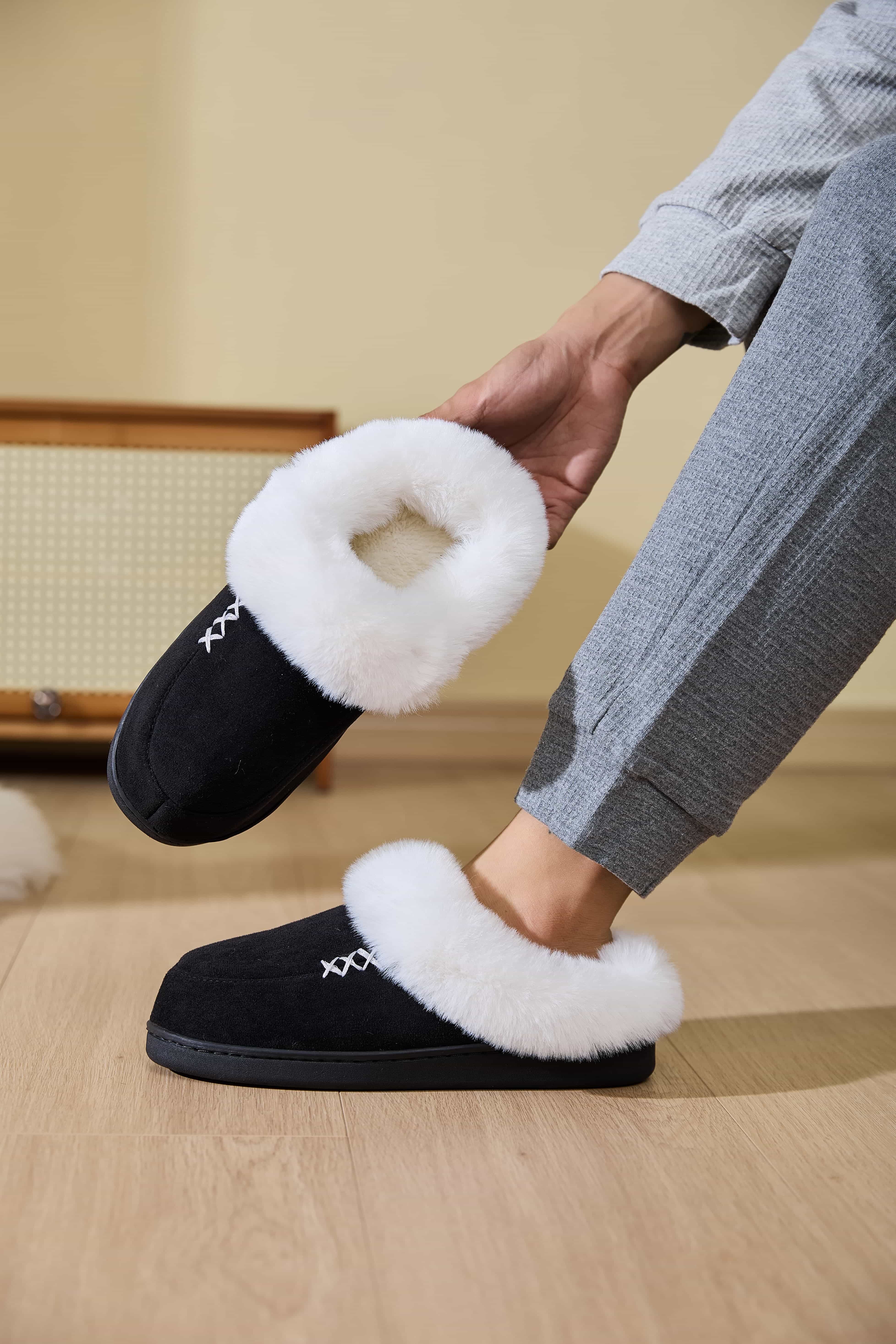 Fluff Trim Round Toe Flat Slippers.